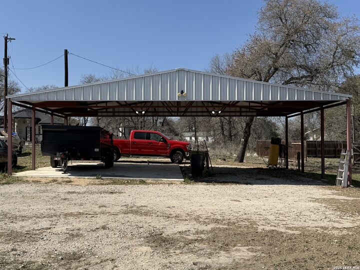 Property Photo: 4811 Treebark Ln TX 78112