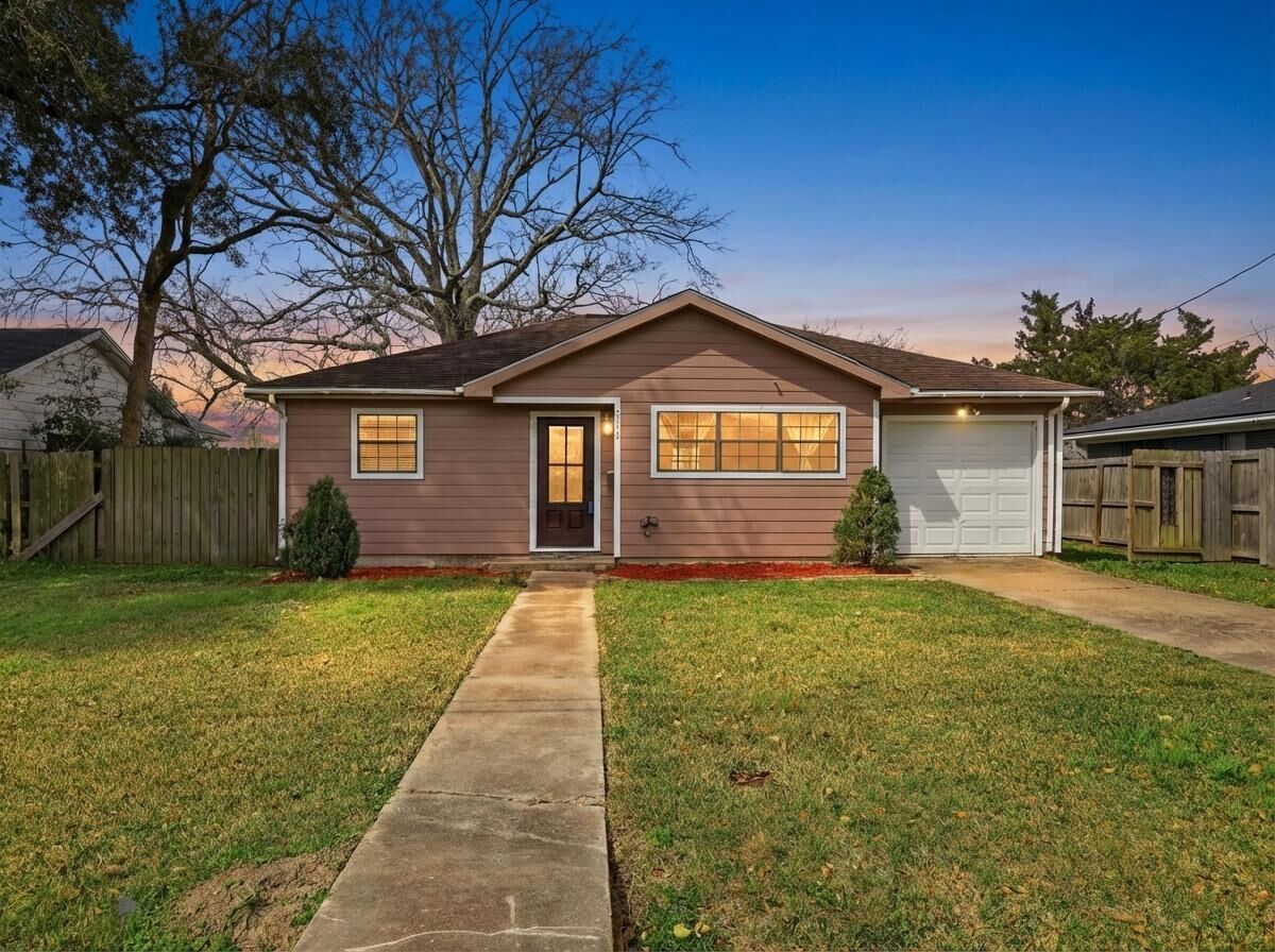 Property Photo:  2110 7th Street  TX 77651 