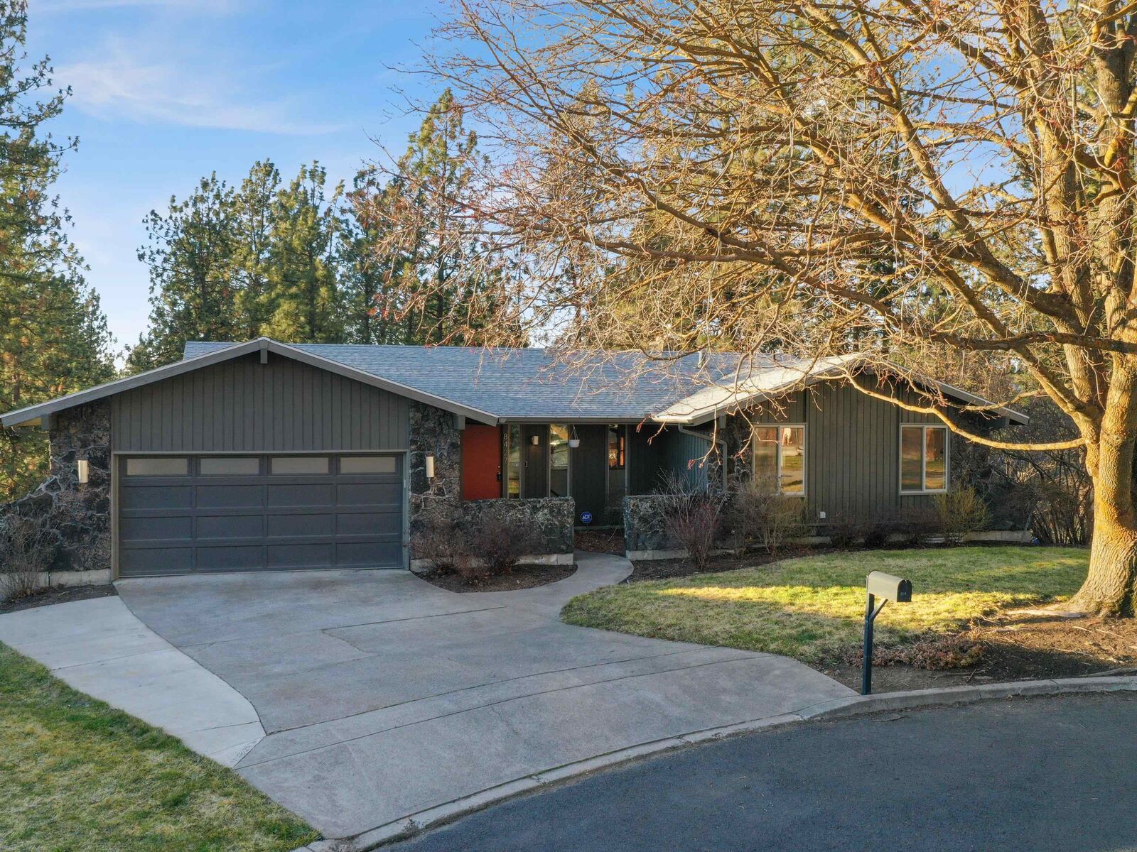 Property Photo:  8427 N Susan Ct  WA 99208 
