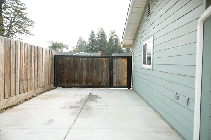 Property Photo:  2623 S Silvervale Street  CA 93277 