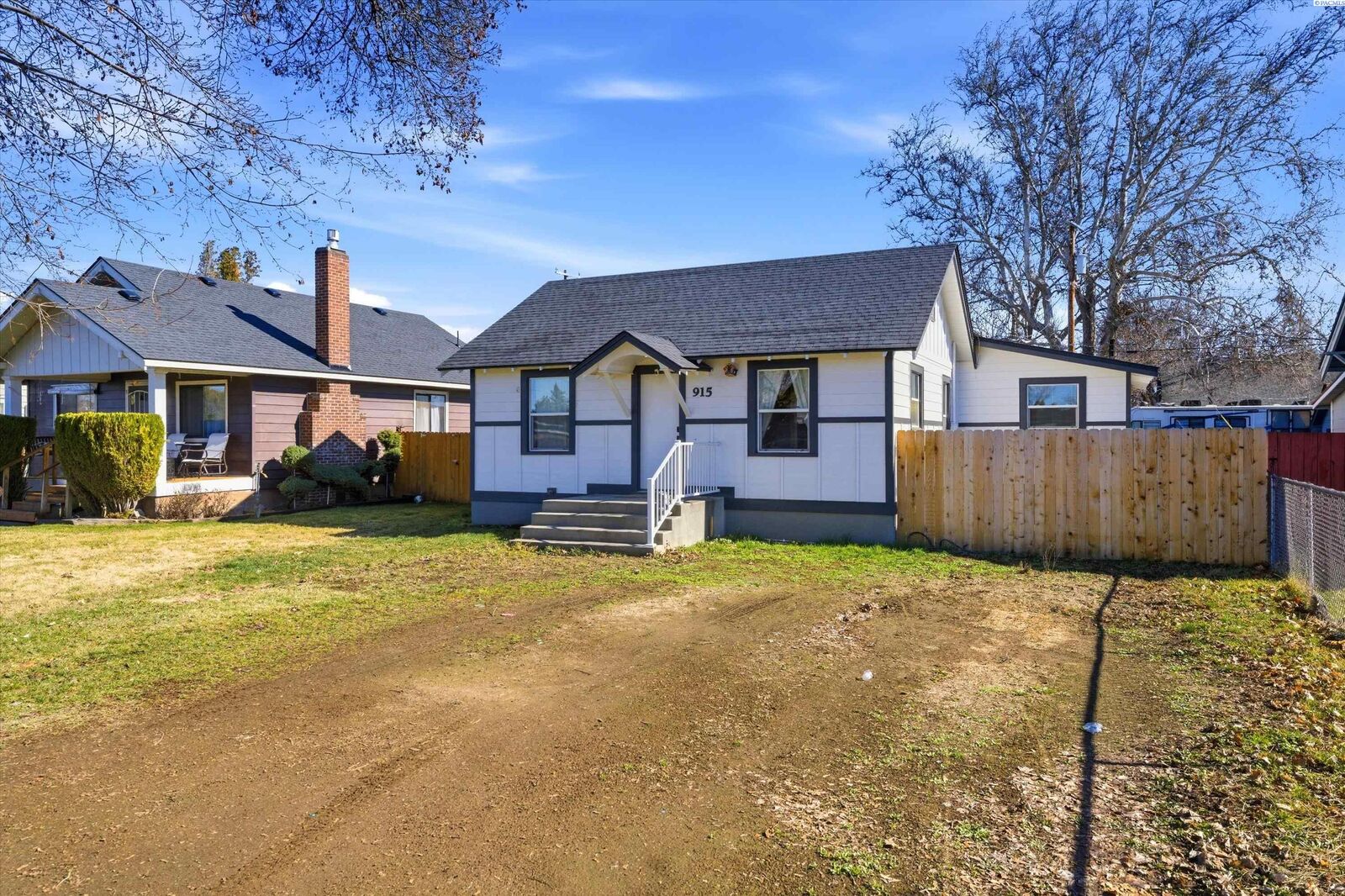 Property Photo: 915 Cornell Ave WA 98902