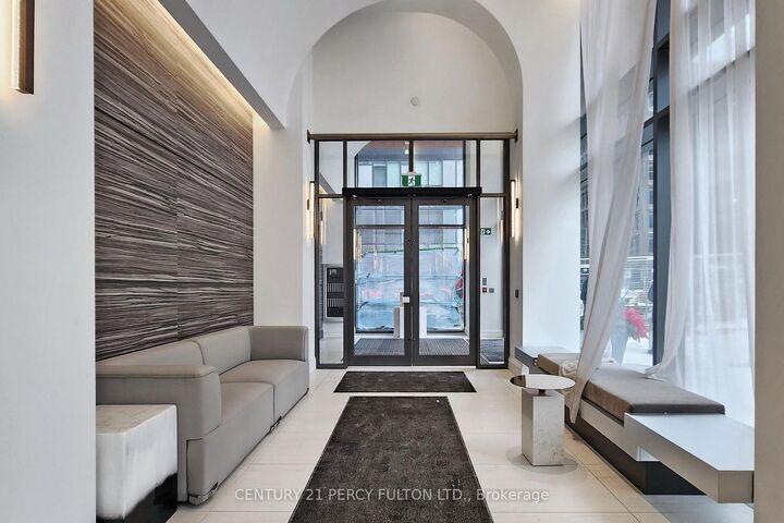 Property Photo: 39 Roehampton Avenue 2409 ON M4P 1P9