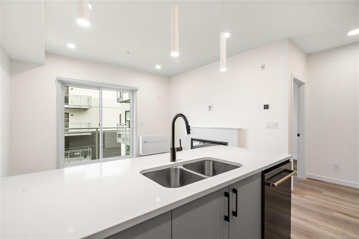 Property Photo: 1102 Esquimalt Rd 404 BC V9A 0L3