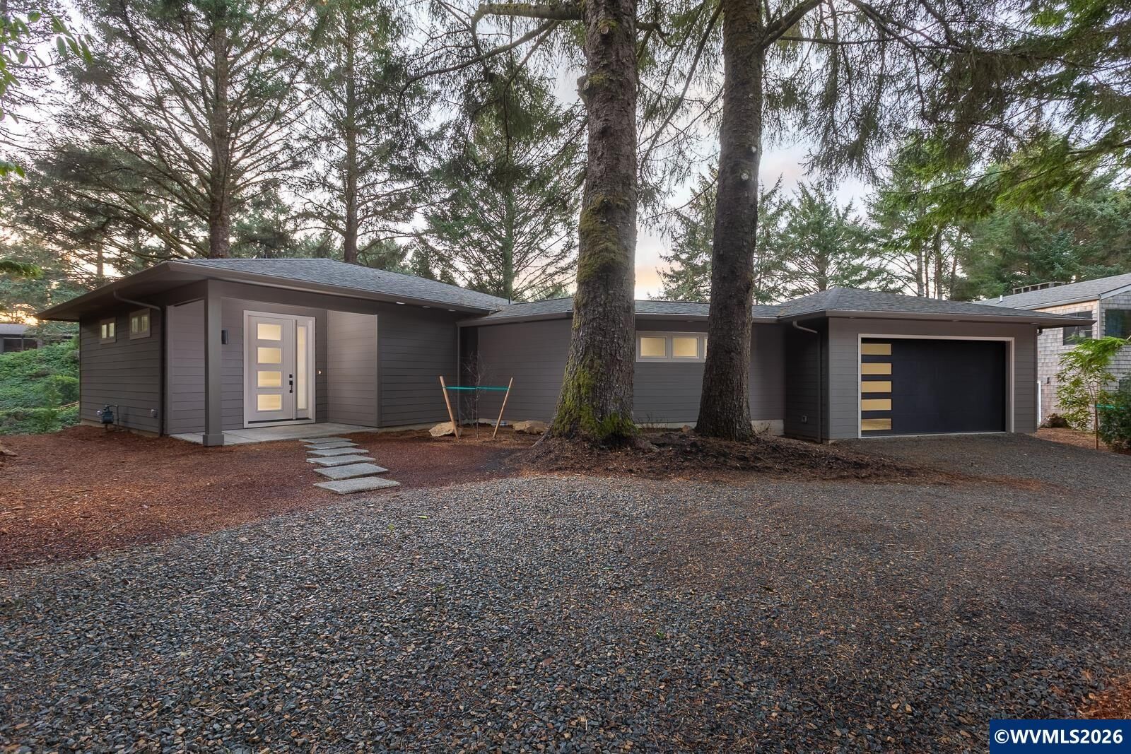 Property Photo: 105 W Bay Point Rd OR 97388