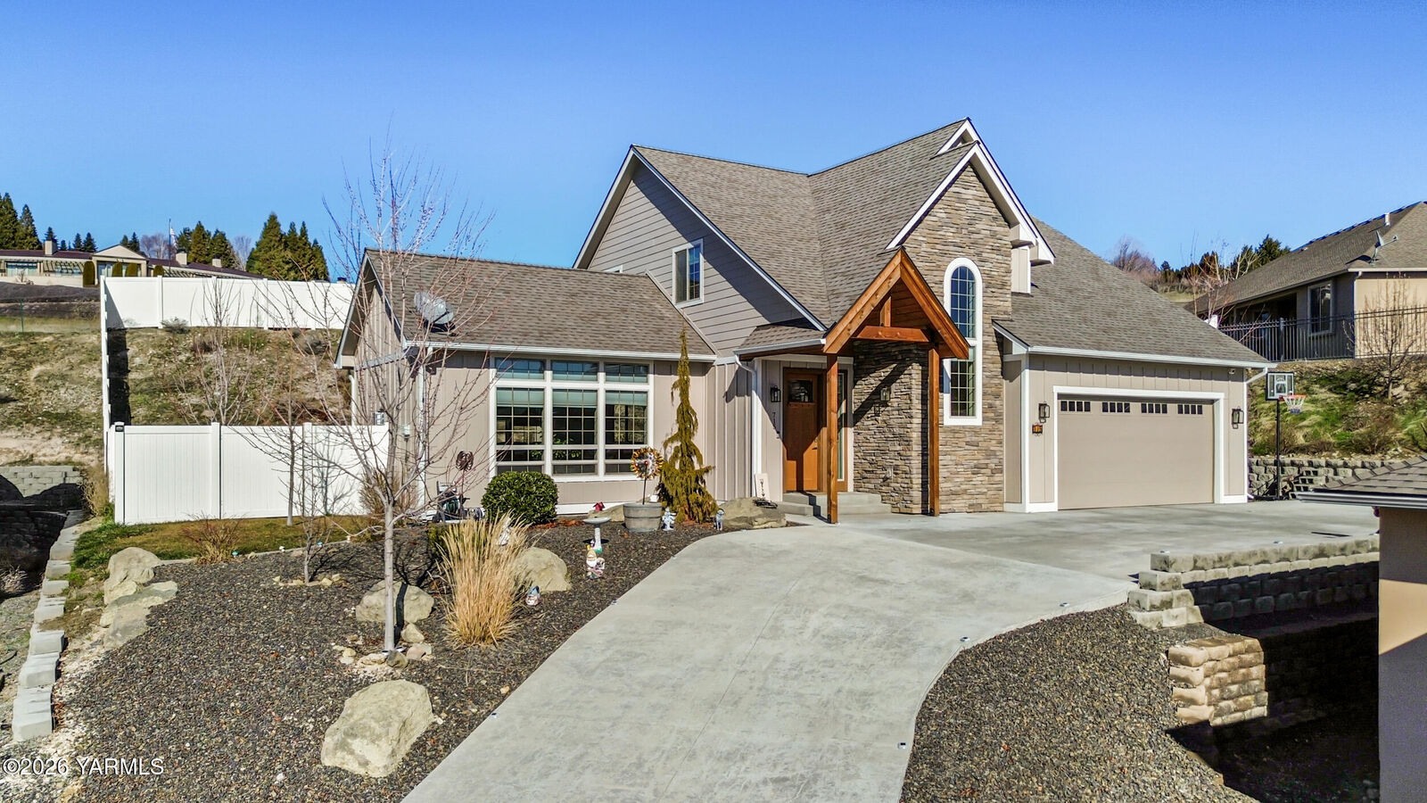 Property Photo:  715 N 74th Ave  WA 98908 