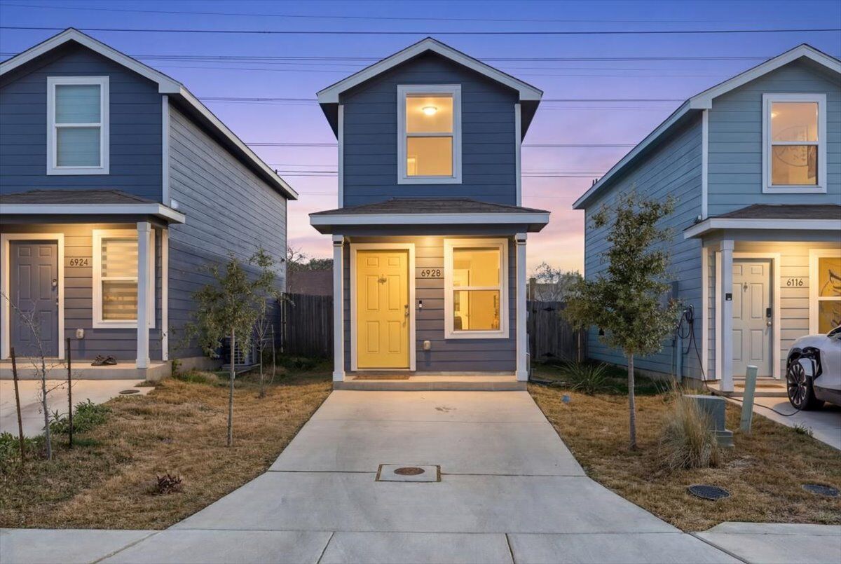 Property Photo:  6920 Elm Cove  TX 78244 