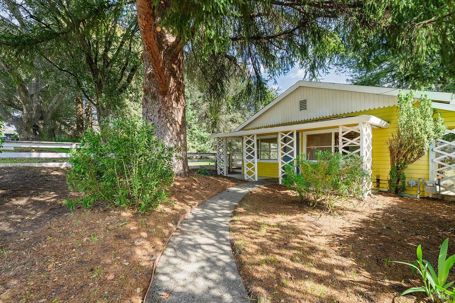 Property Photo:  601 Robinson Road  CA 95472 