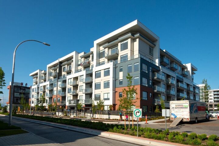 7936 206 Street 423 — photo 1