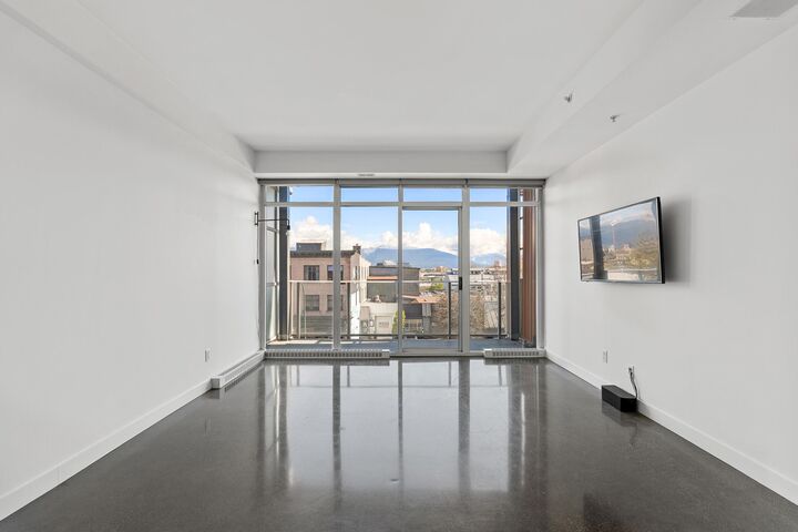 Property Photo: 256 E 2nd Avenue 417 BC V5T 0A7