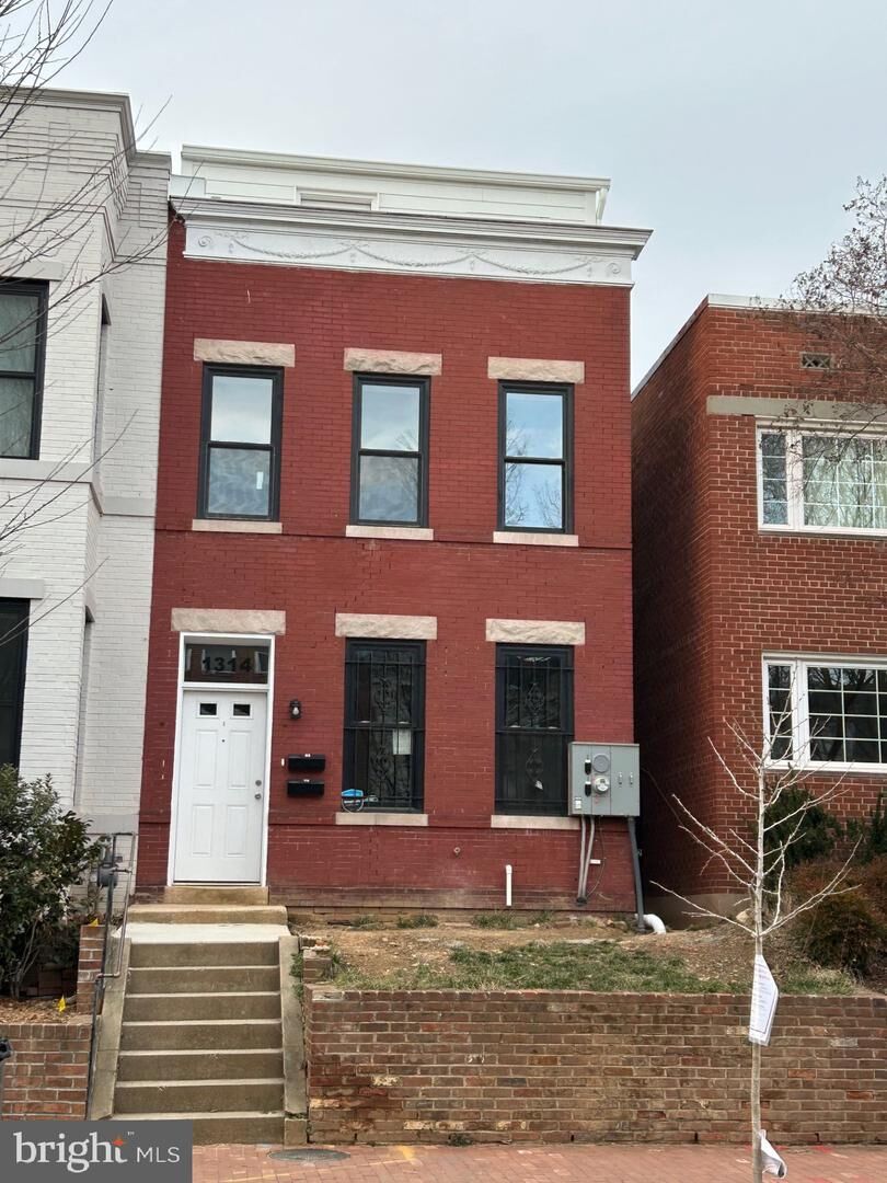 Property Photo: 1314 Constitution Avenue NE 1 DC 20002