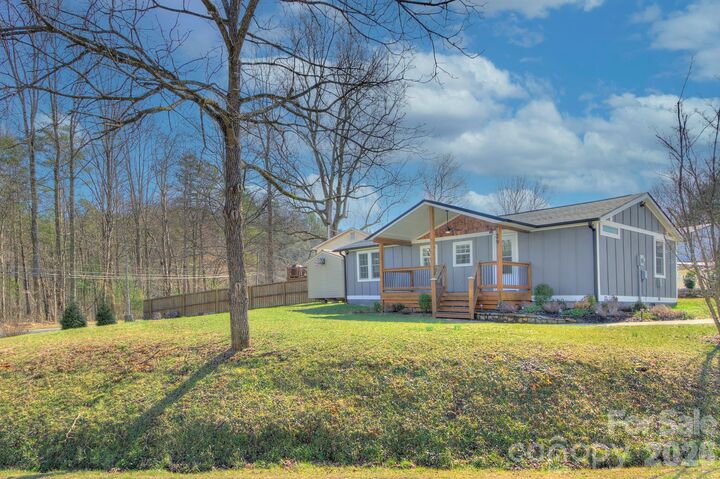 Property Photo:  29 W Southwood Drive  NC 28712 