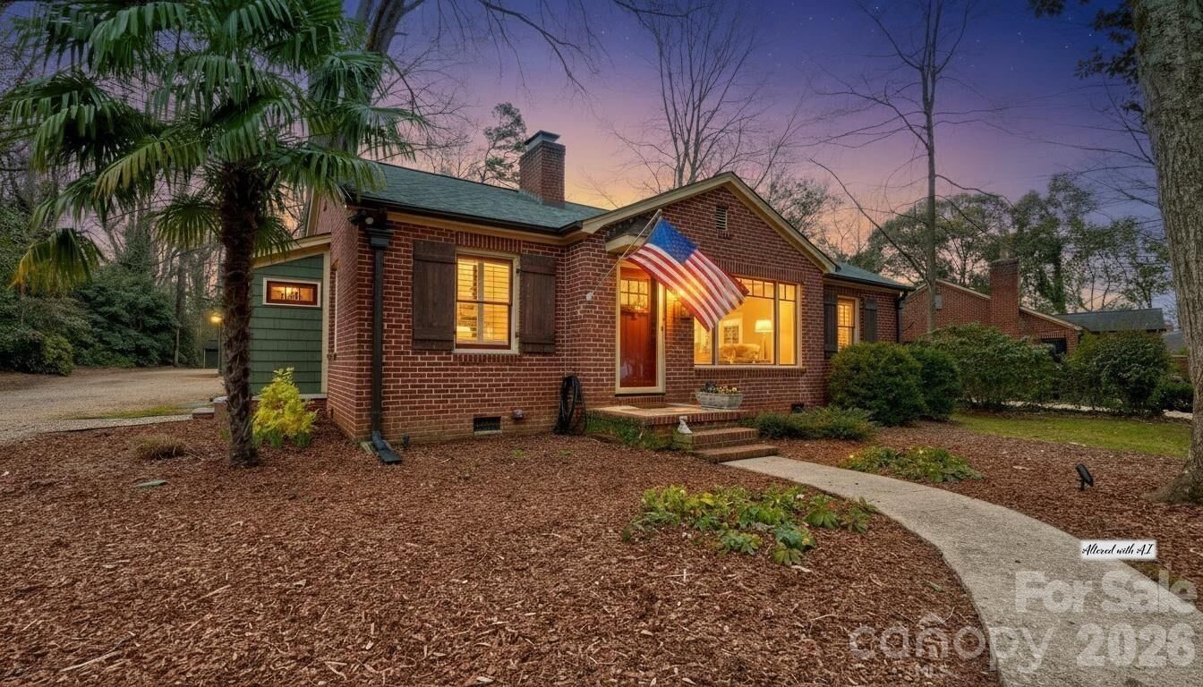 Property Photo:  2905 Clover Road  NC 28211 