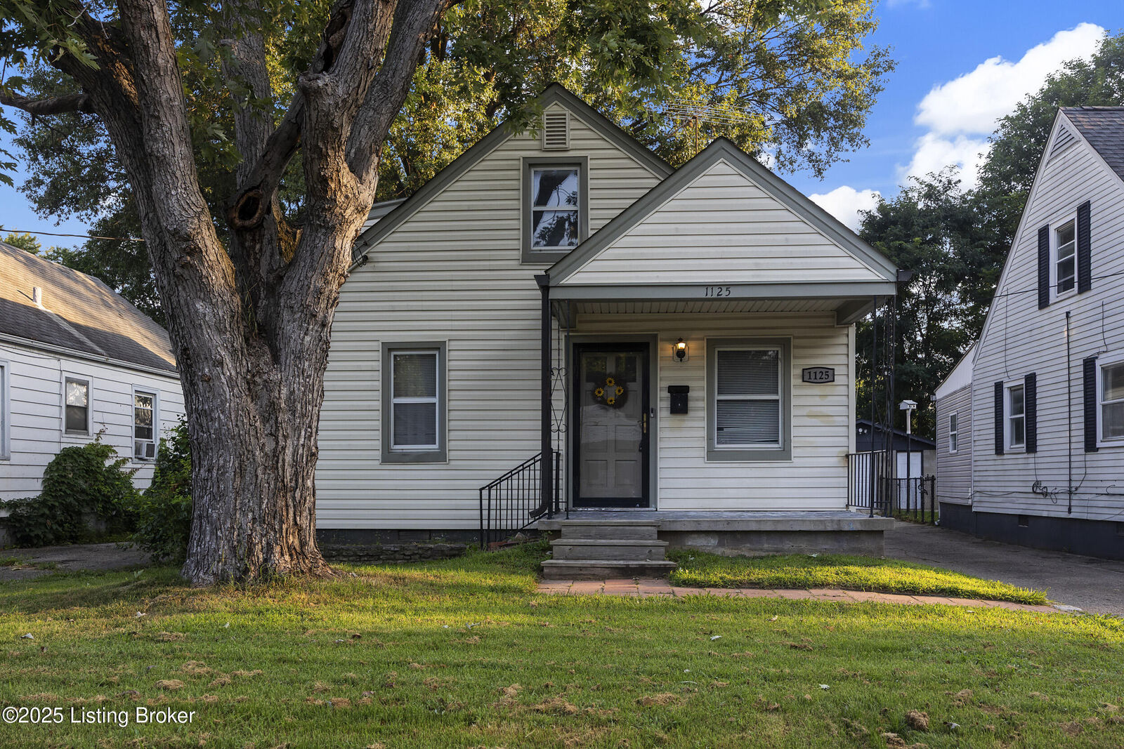 Property Photo:  1125 W Whitney Ave  KY 40215 