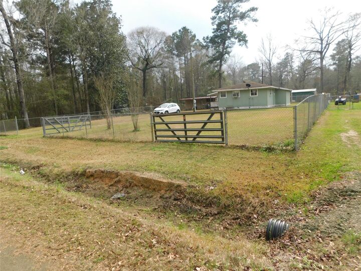 Property Photo:  172 County Road 4153  TX 75979 