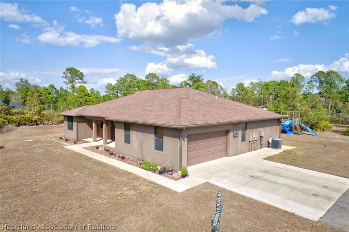 Property Photo:  5008 Oak Road  FL 33875 