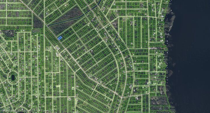 Property Photo:  455 Nichele Boulevard  FL 33852 