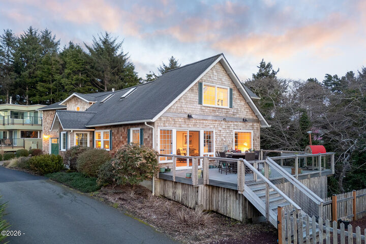 Property Photo:  1004 SW 10th Place SW  OR 97367 