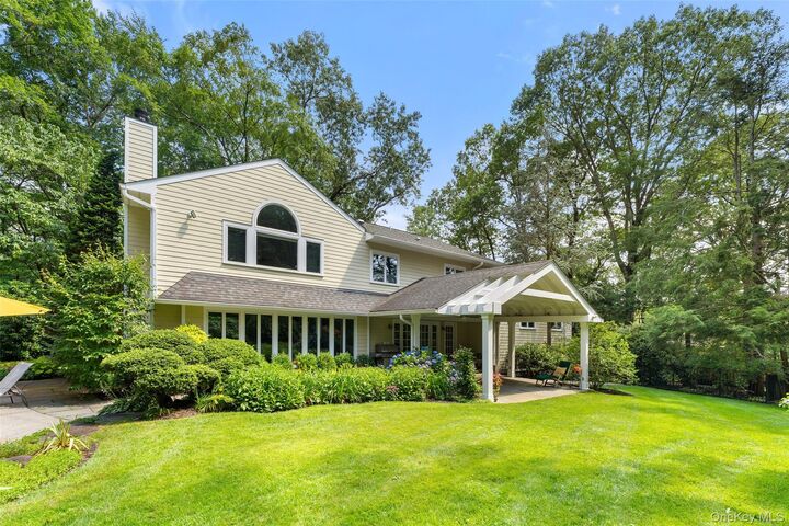 Property Photo:  110 Round Hill Road  NY 10583 