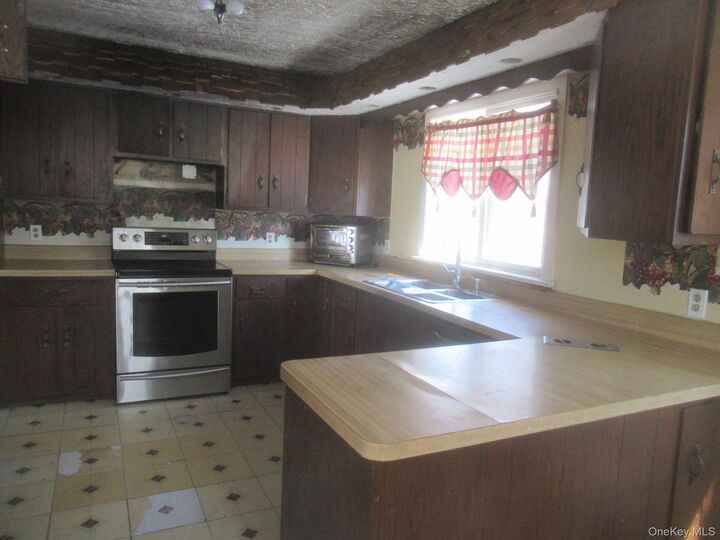 Property Photo:  246 Skyline Drive  NY 10930 