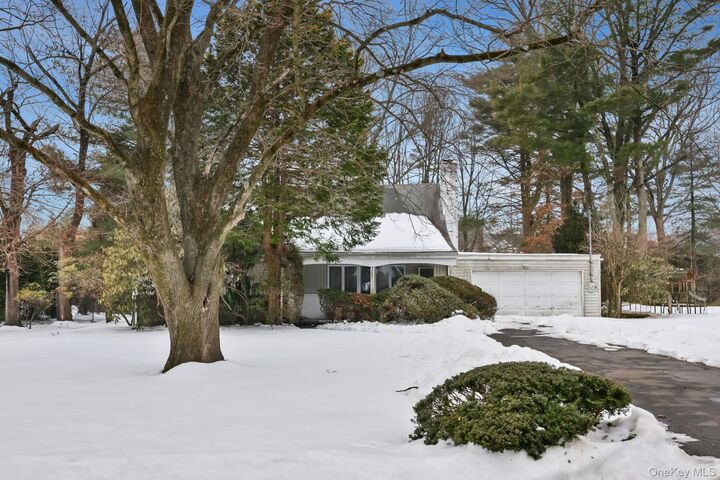 Property Photo:  7 Mayflower Road  NY 10583 