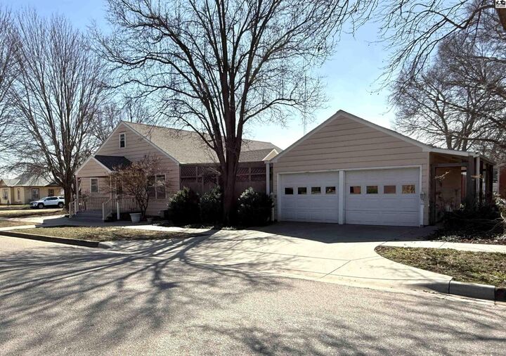 Property Photo:  624 N Springfield  KS 67003 