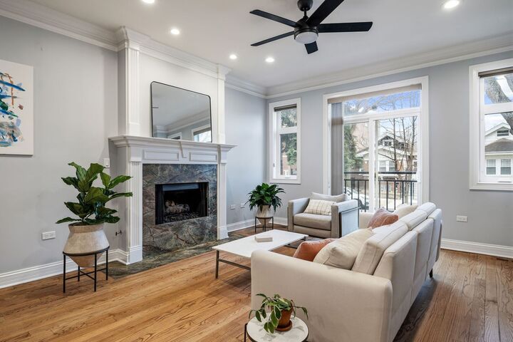 Property Photo:  4319 N Richmond Street 1S  IL 60618 