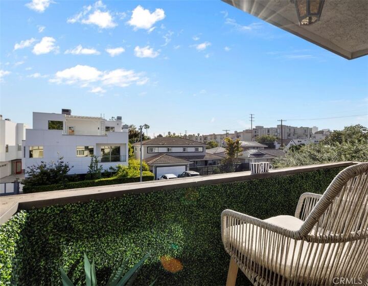 Property Photo:  1914 Corinth Avenue 201  CA 90025 