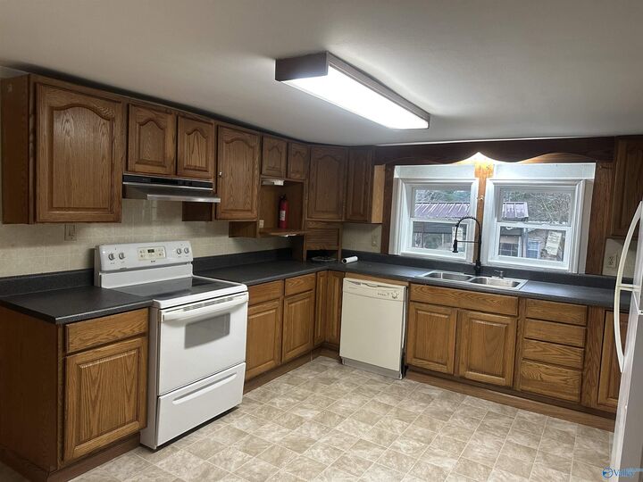 Property Photo: 4015 Scenic Hwy AL 35901