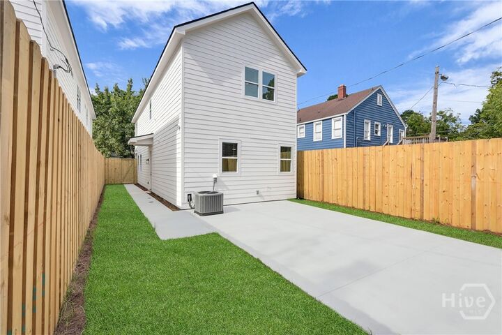 Property Photo:  904 E 33rd Street  GA 31401 