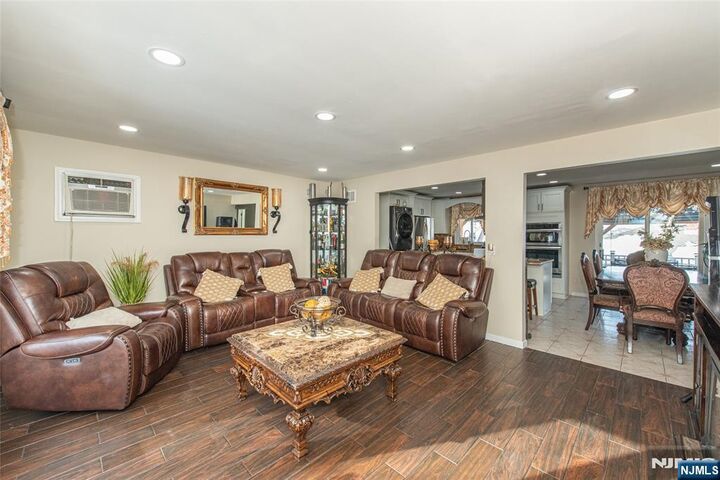 Property Photo:  48 Garden Avenue  NJ 07424 