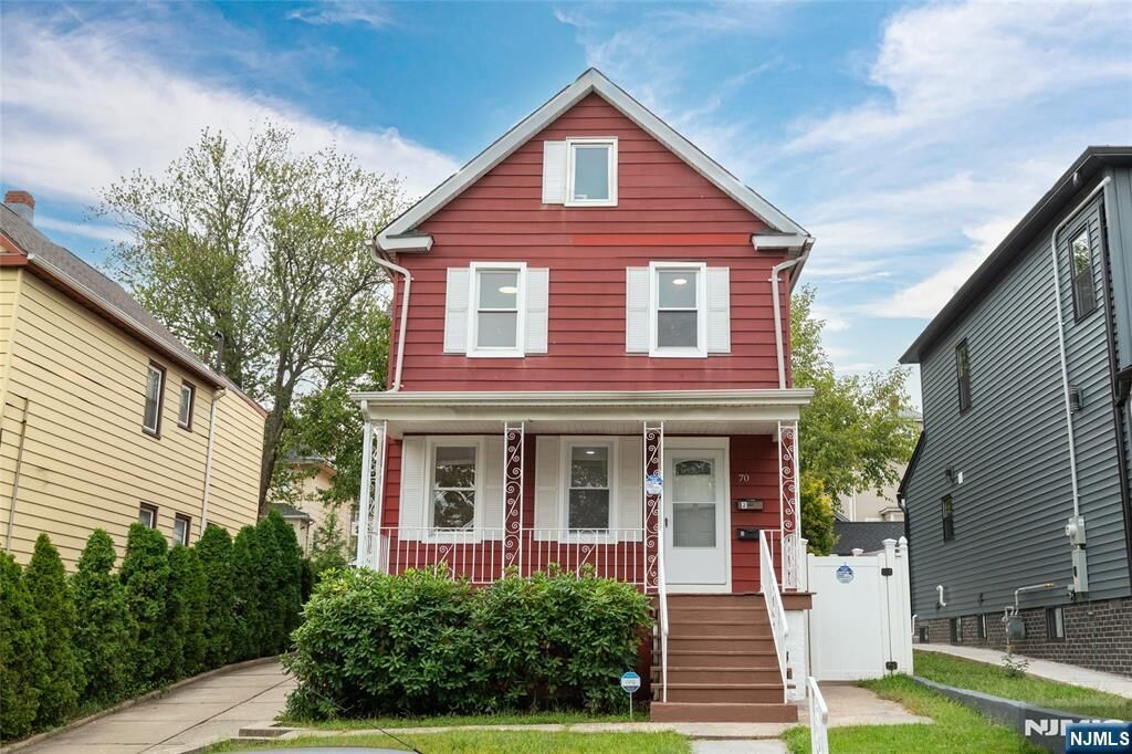 Property Photo:  70 Hille Place 1  NJ 07660 