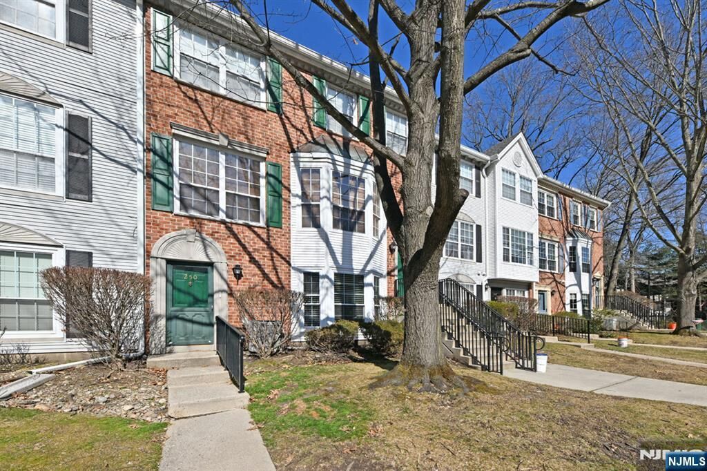 Property Photo:  250 Larch Lane  NJ 07430 