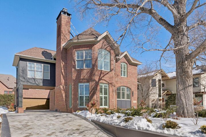 Property Photo:  715 Rice Street E  MN 55391 