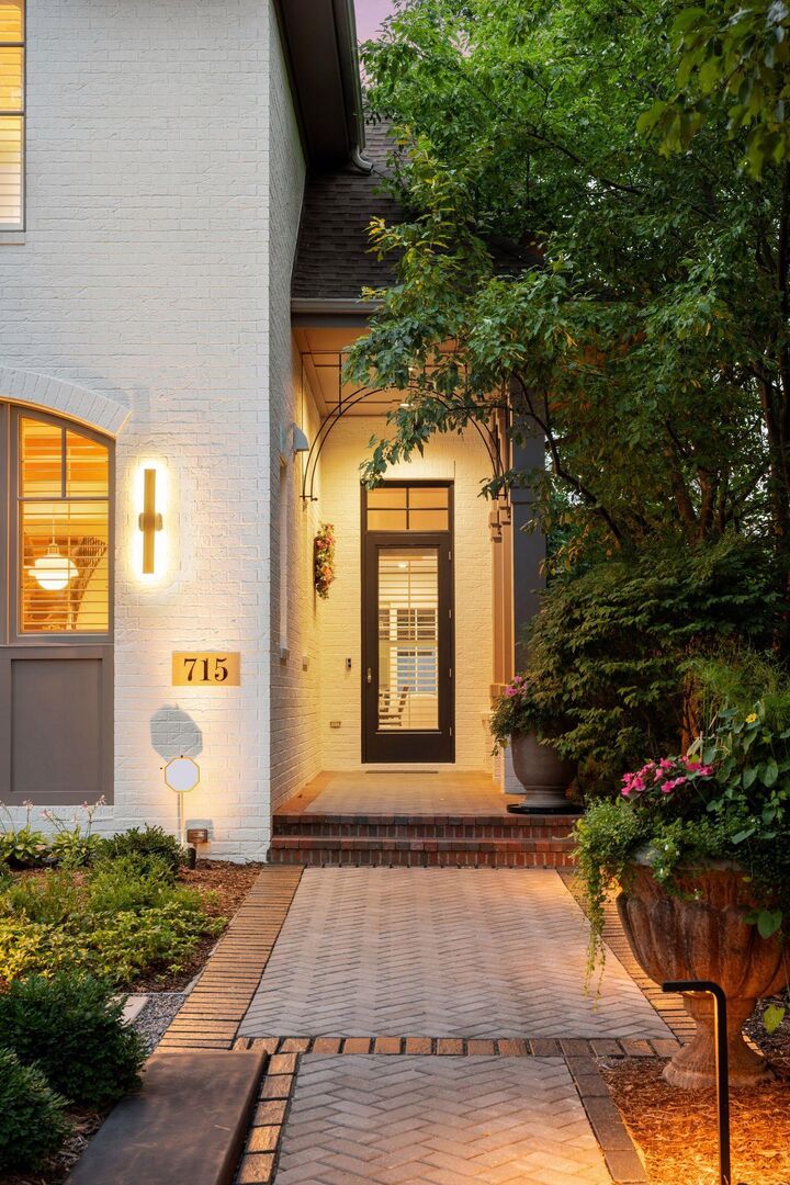 Property Photo:  715 Rice Street E  MN 55391 
