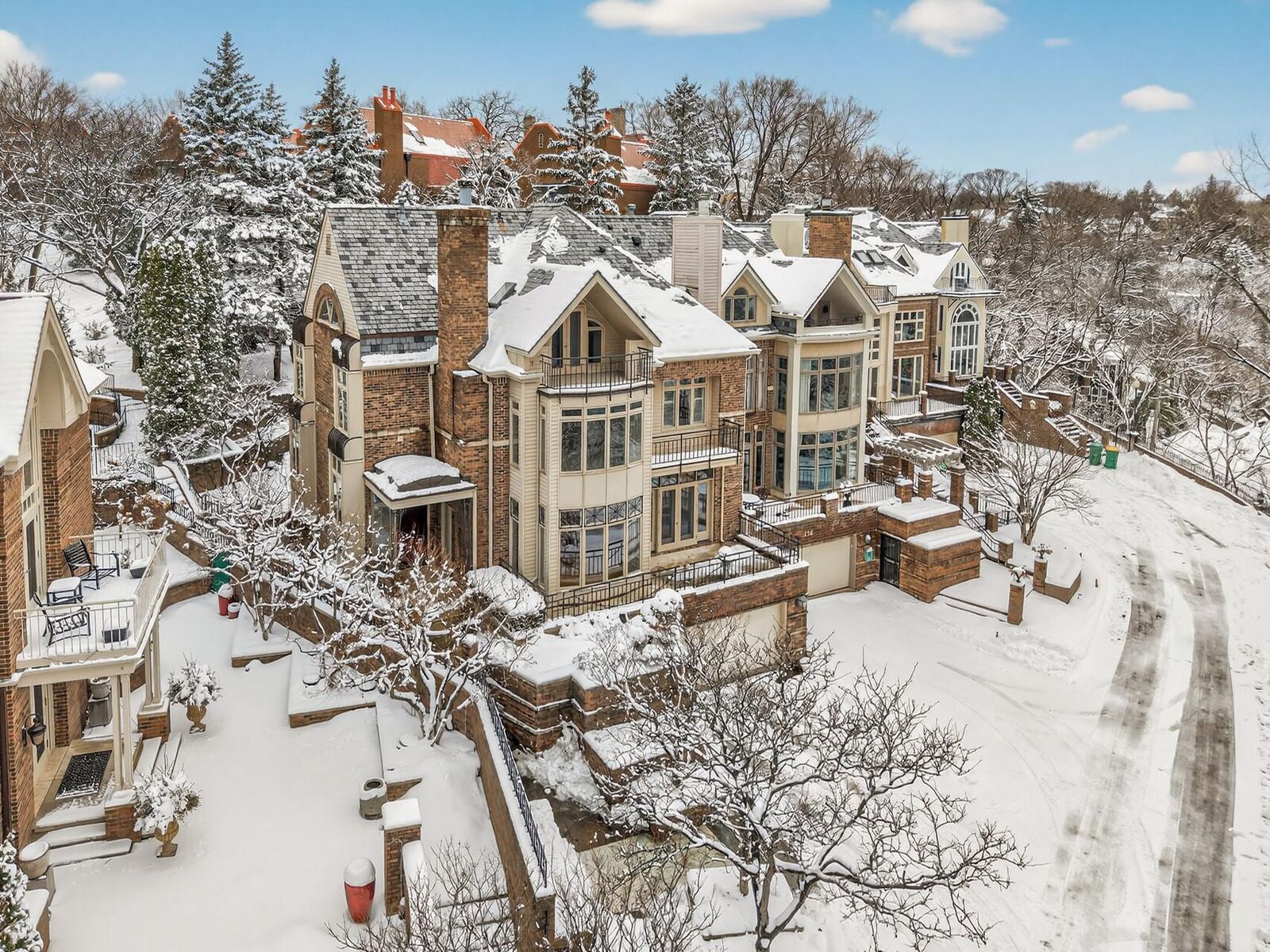 Property Photo: 112 Groveland Terrace MN 55403