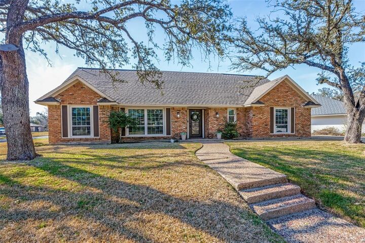 Property Photo:  6901 Miramar Circle  TX 76126 