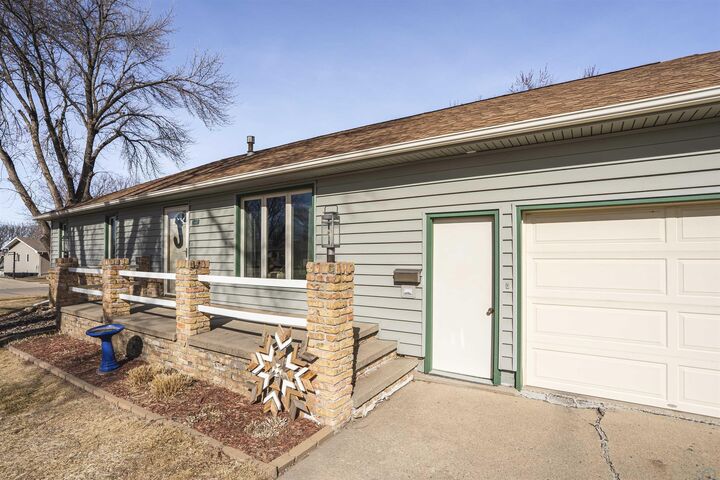 Property Photo:  559 Southview Dr SE  IA 51031 