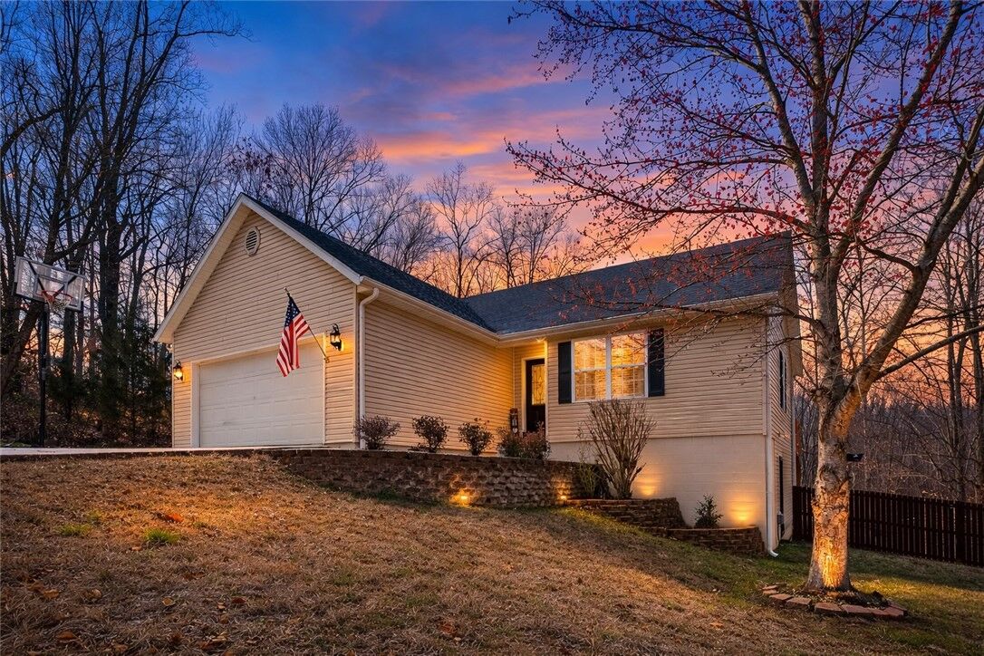 Property Photo:  7 Bradwell Lane  AR 72715 