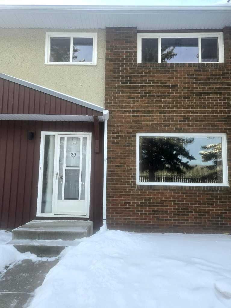 Property Photo:  441 Switzer Drive 29  AB T7V 1Z7 