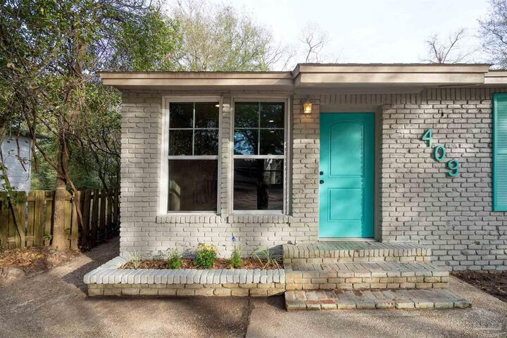 Property Photo: 409 Frisco Rd FL 32507