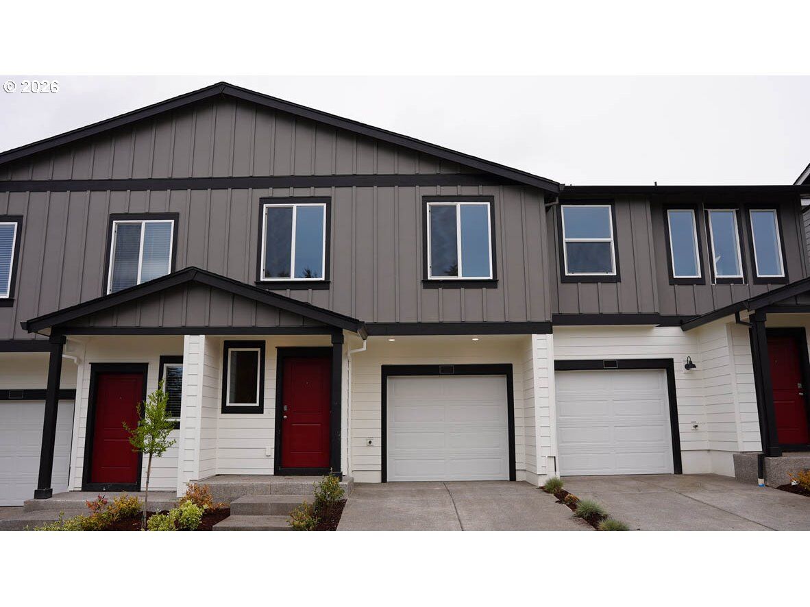 Property Photo:  6112 SE 16th St  OR 97080 