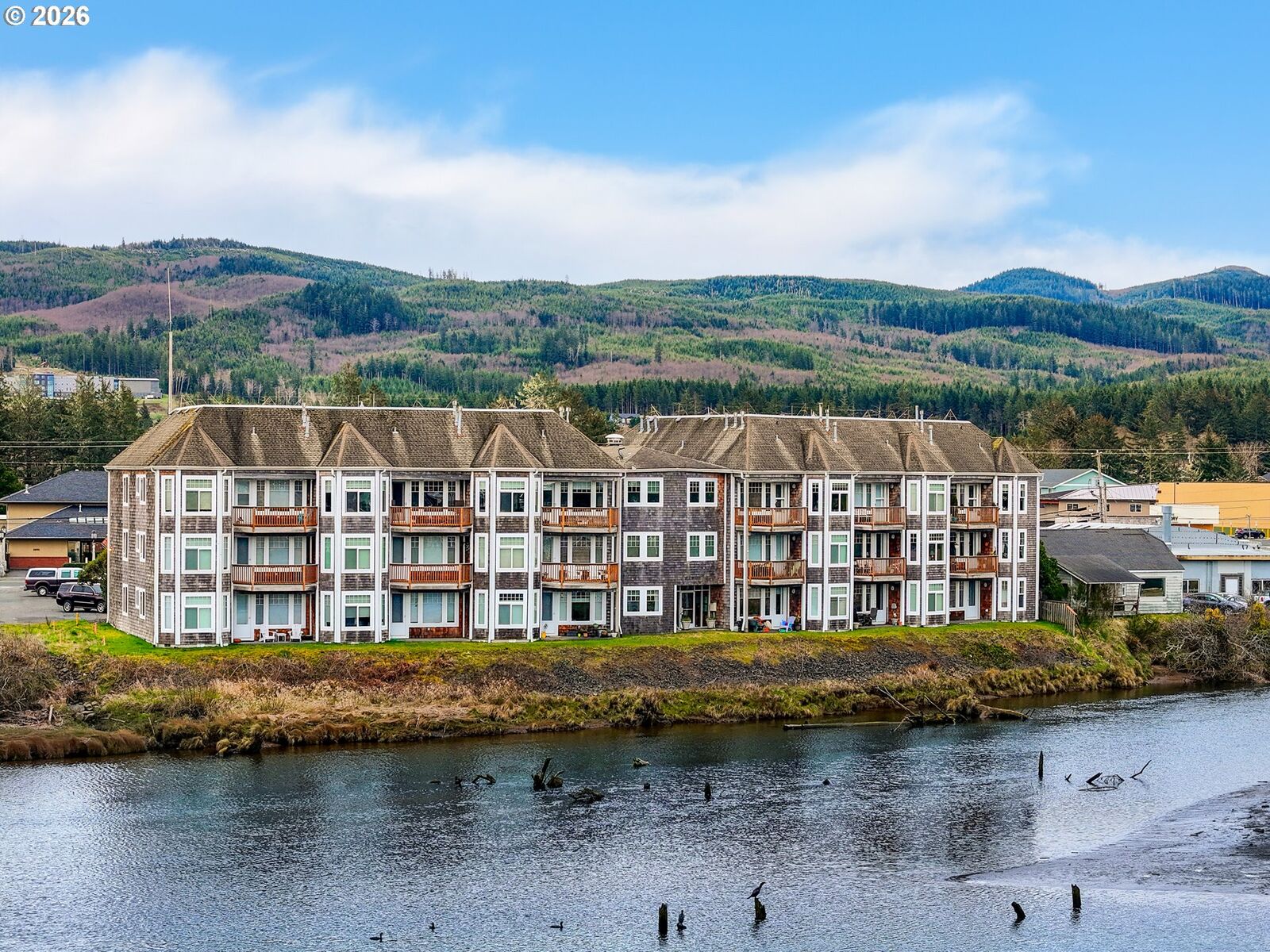 Property Photo: 1108 S Holladay Dr 16 OR 97138