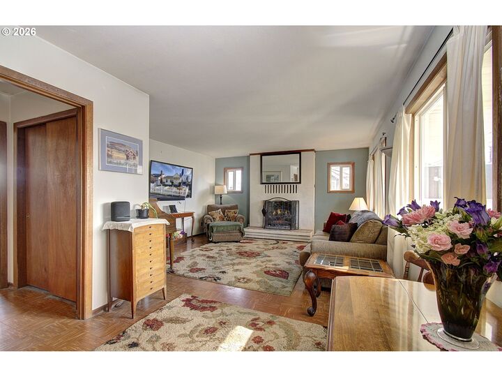 Property Photo:  6108 SE Milwaukie Ave  OR 97202 