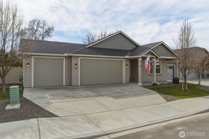 Property Photo: 1203 SW Julia Street WA 99324