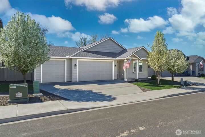 Property Photo:  1203 SW Julia Street  WA 99324 