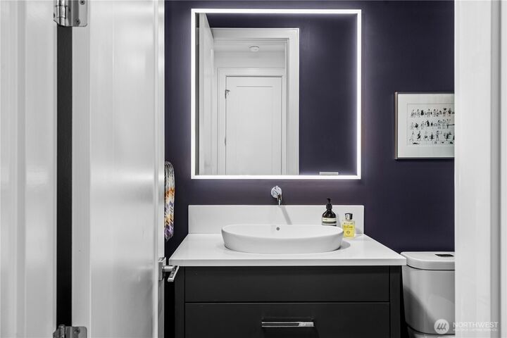 Property Photo:  5950  Oakhurst Rd  S  WA 98118 