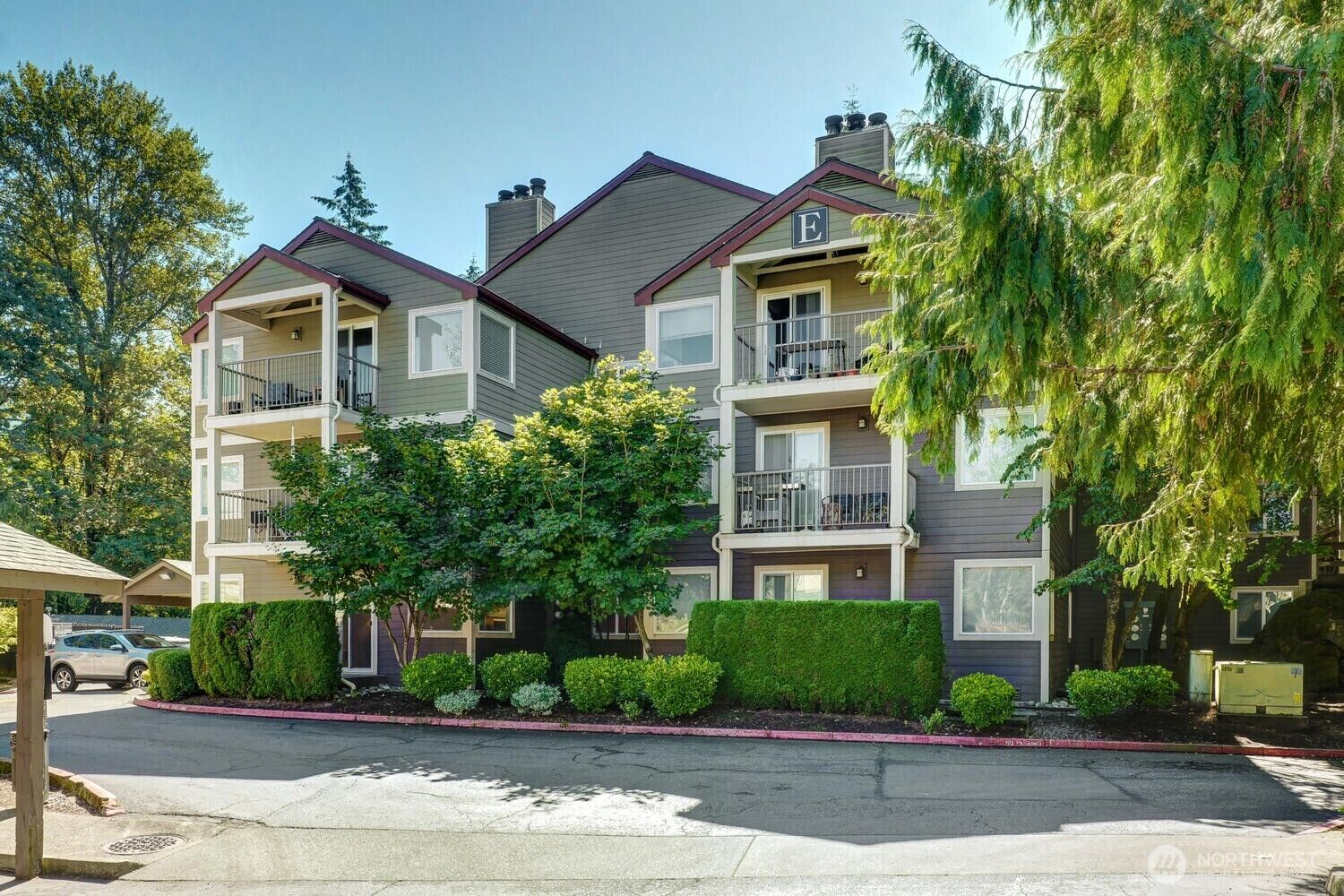 Property Photo: 700 Front Street S E 103 WA 98027