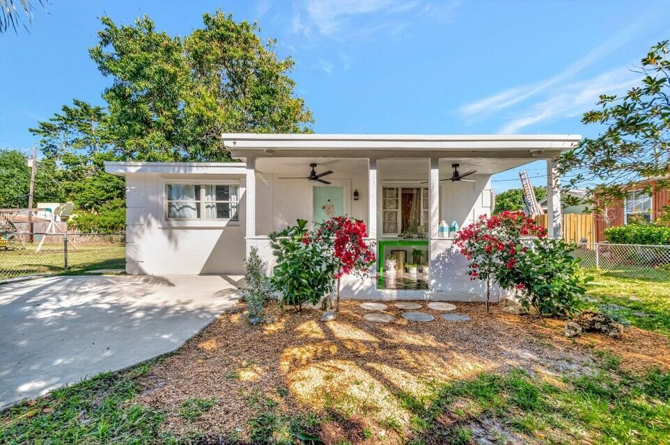 Property Photo:  237 SW 3rd Avenue  FL 33444 