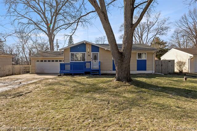 Property Photo:  3666 Walnut Street  MI 48324 