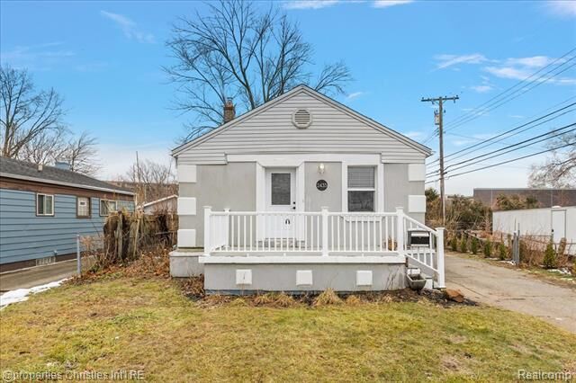 Property Photo: 2435 Sunnyknoll Avenue MI 48072